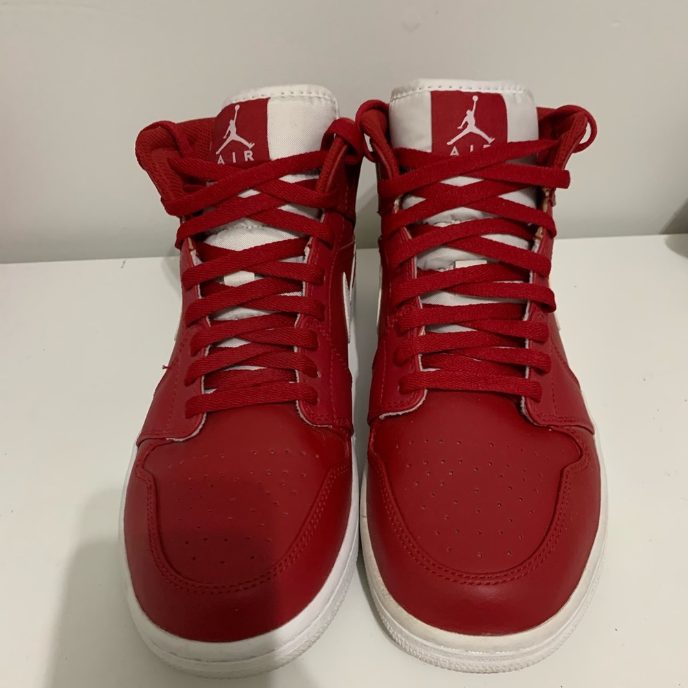 Jordan 1 Retro Mid Gym Red|White (USED) great condition